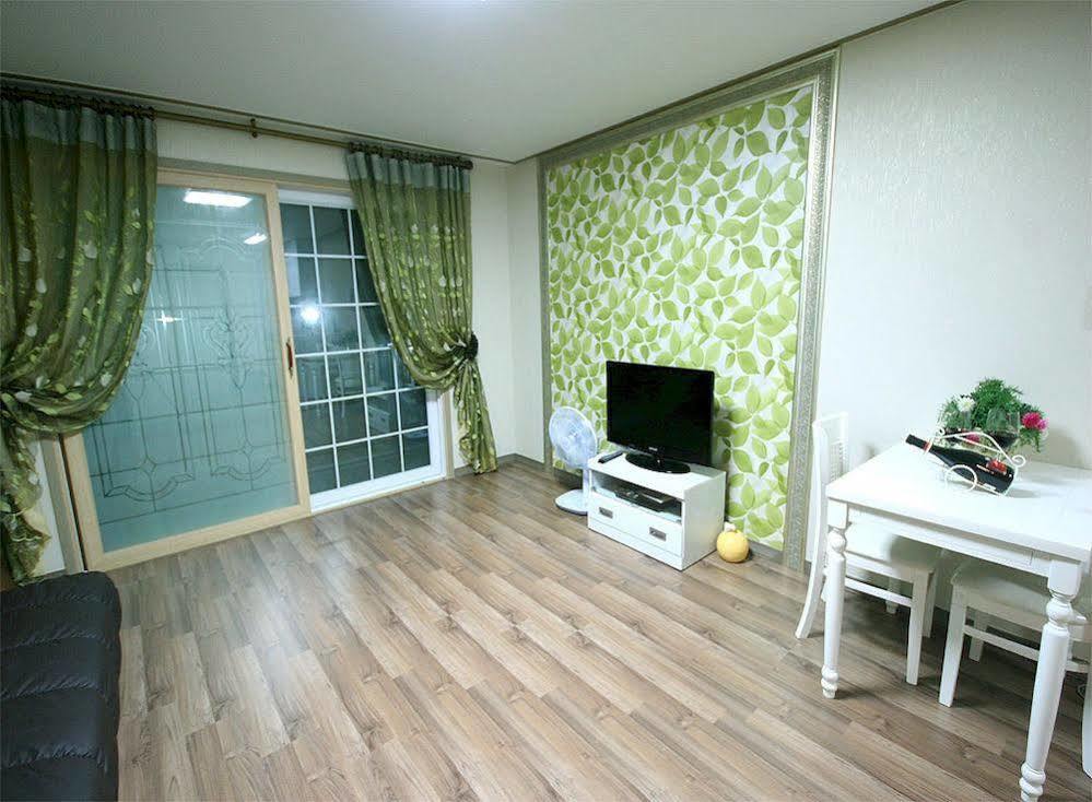 Ever Green Pension Geoje Εξωτερικό φωτογραφία